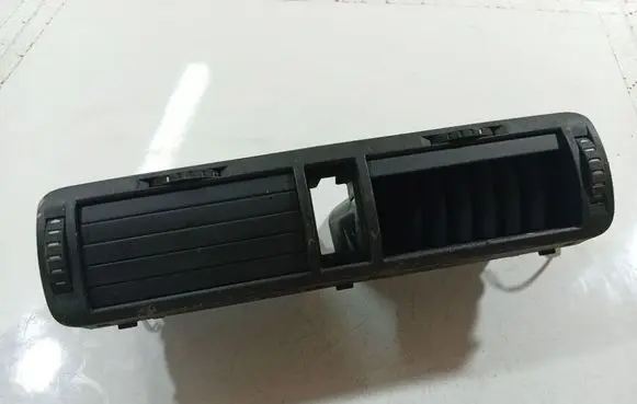Skoda Superb B5 (3U) Dash center air vent grill 3U0820951