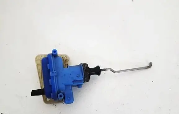 Audi 80 90 S2 B4 Central locking vacuum pump 893862153c