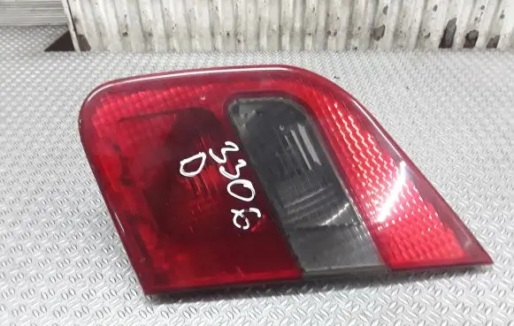 Mitsubishi Carisma Tailgate rear/tail lights