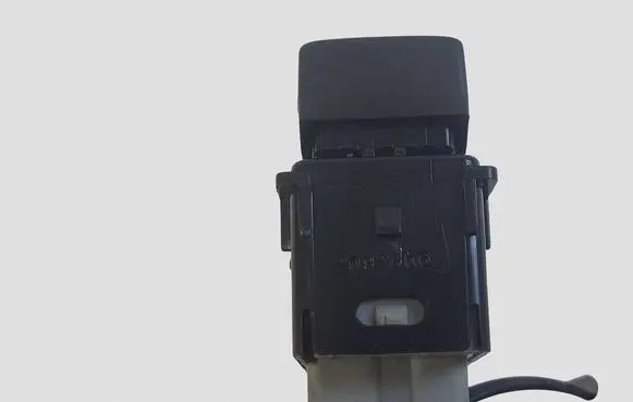Nissan Leaf II (ZE1) Seat heating switch