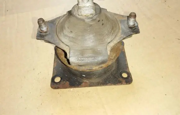 Honda Accord Engine mount bracket