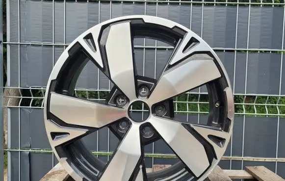 Subaru Forester SK R18 alloy rim 
