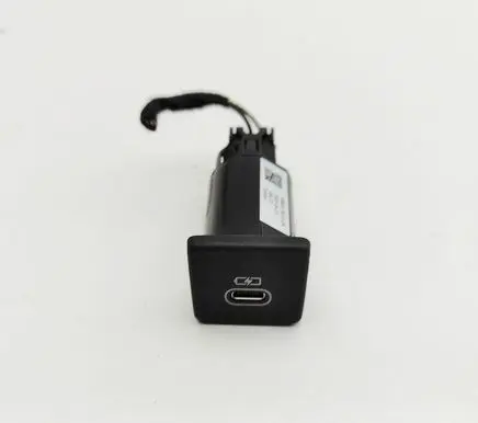 Land Rover Range Rover Sport L461 USB socket connector M8E219010DA