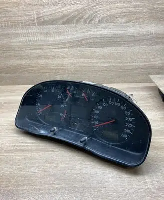 Volkswagen PASSAT B5 Speedometer (instrument cluster) 3B0919881G