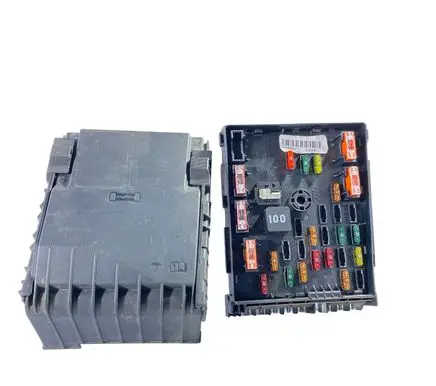 Volkswagen PASSAT B7 Fuse box set 3C0937125A 1K0937132F