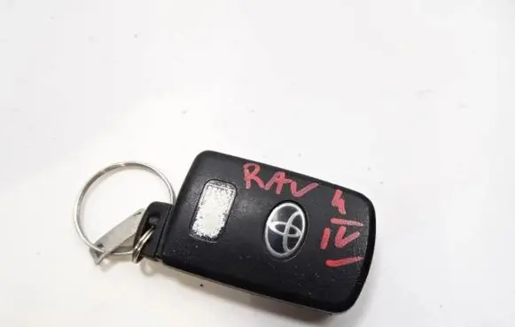 Toyota RAV 4 (XA40) Ignition key/card 