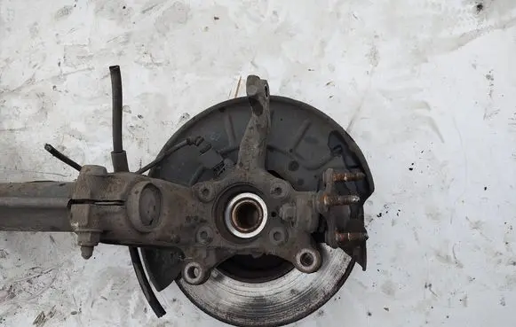 Volkswagen Touran I Front wheel hub spindle knuckle 