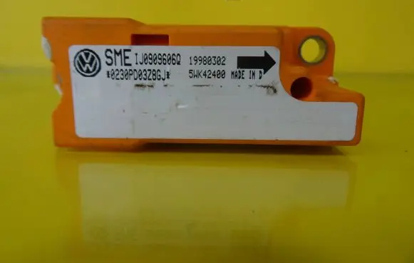 Volkswagen New Beetle Airbag deployment crash/impact sensor 5WK42400 1J0909606Q