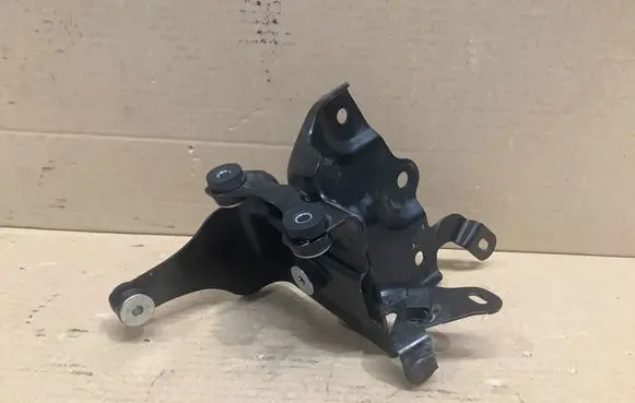 Toyota RAV 4 (XA40) ABS pump bracket 
