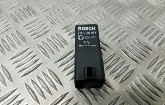 Volkswagen Golf VI Glow plug pre-heat relay 0281003038 038907281D