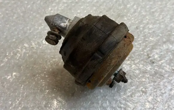 BMW 5 E39 Engine mount bracket 