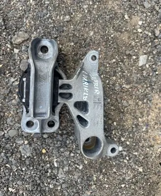 Engine mount bracket