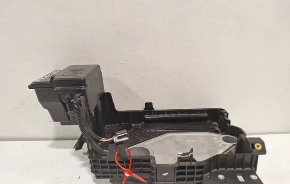 Renault Clio V Battery box tray 648947355R