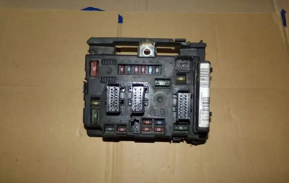 Citroen C5 Fuse module 9641257980