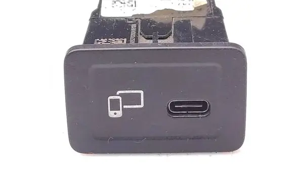 Mercedes-Benz Sprinter W907 W910 USB socket connector A2478204102