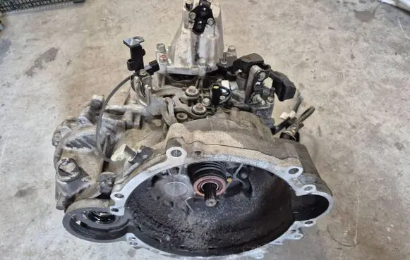 Manual 5 speed gearbox