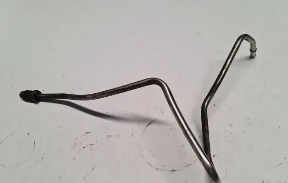 Volvo XC90 Fuel injector supply line/pipe 