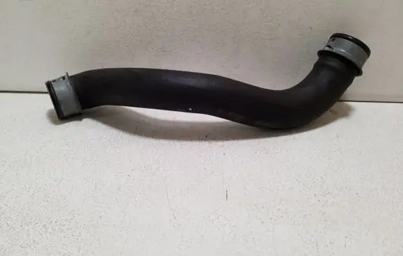 Mercedes-Benz CLS C218 X218 Engine coolant pipe/hose A2045011582