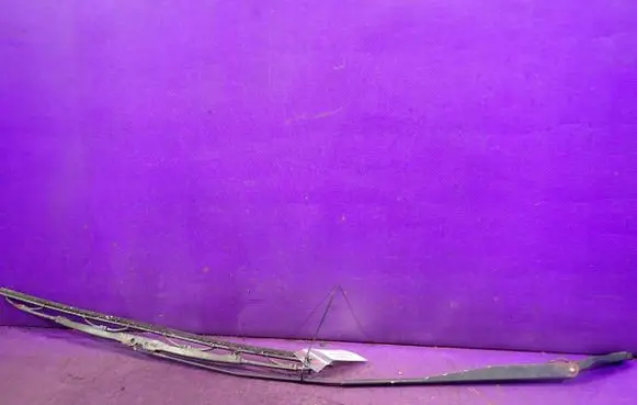Front wiper blade arm