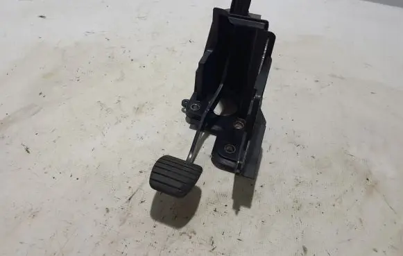 Renault Master III Brake pedal 8200672235