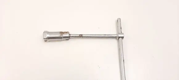 Mercedes-Benz COMPAKT W115 Other engine bay part 0005810667