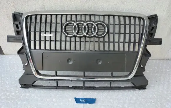 Audi Q5 SQ5 8R Front bumper upper radiator grill 8R0853651