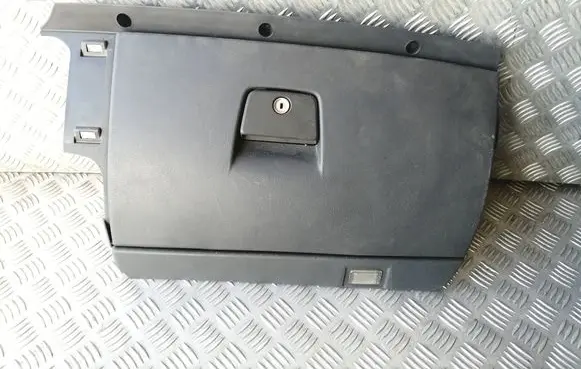 Volvo V50 Glove box 8626141