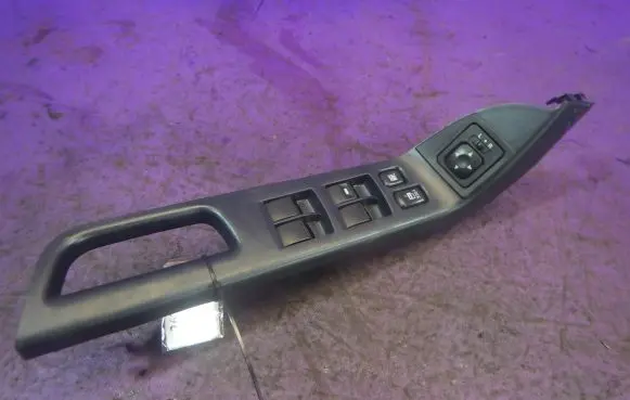 Mitsubishi Lancer VIII Quarter vent window switch 8608A068