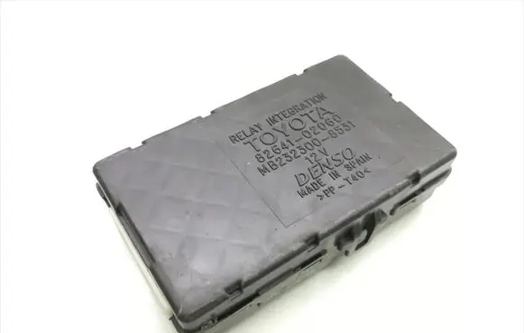 Toyota Corolla E120 E130 Fuse module 82641-02060 MB232300-8531