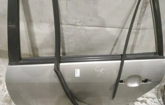 Toyota Corolla Verso E121 Rear door glass trim molding 