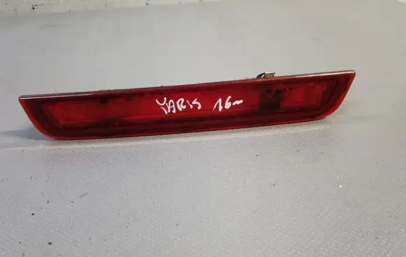 Toyota Yaris Third/center stoplight