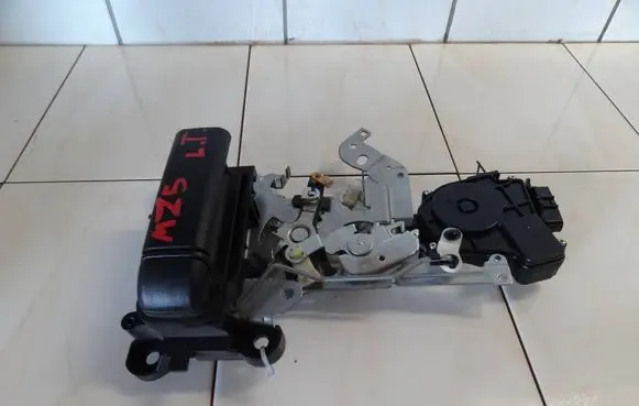 Mazda 5 Sliding door lock 