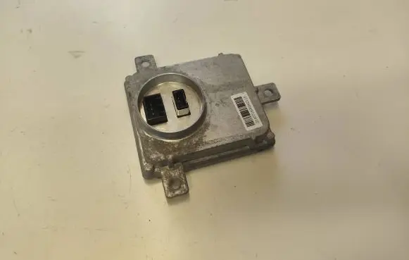 Volkswagen Golf VII Headlight ballast module Xenon 8K0941597B 1036060024 H07S0003