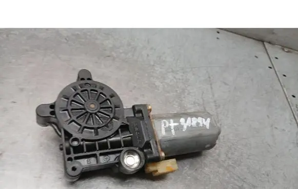 Volvo S70 V70 V70 XC Rear door window regulator motor 0130821743