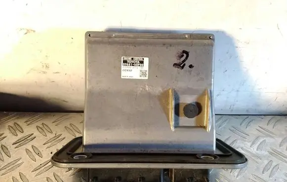 Toyota Land Cruiser (J200) Engine control unit/module 8966160P00 2759000772