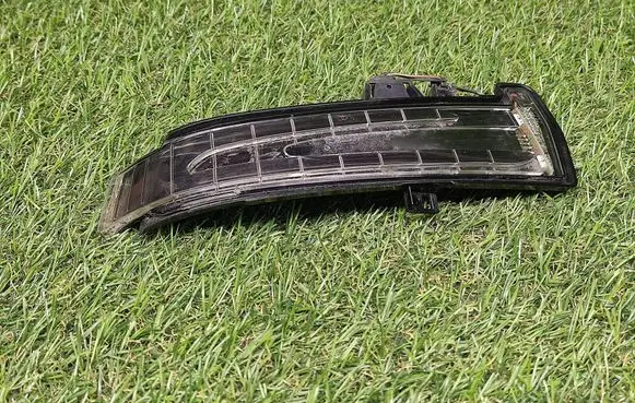 Mercedes-Benz C W204 Mirror indicator light A2129067301 0001725929 A3159540A