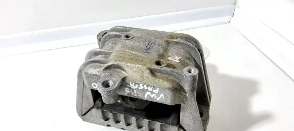 Volkswagen PASSAT B6 Engine mount bracket 1K0199262P