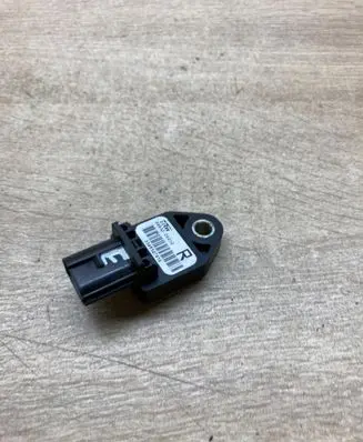 Toyota Avensis T250 Airbag deployment crash/impact sensor 8983305010