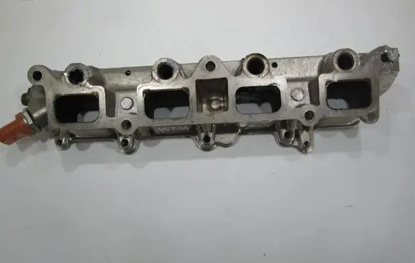 Volkswagen Golf VI Fuel distributor GK284AHB