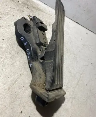 Volkswagen PASSAT B6 Accelerator throttle pedal 1K1721503L 6PV00860000