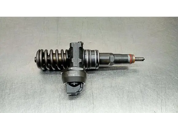 Volkswagen Polo Fuel injector 038130073AG