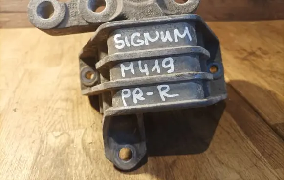 Opel Signum Engine mount bracket