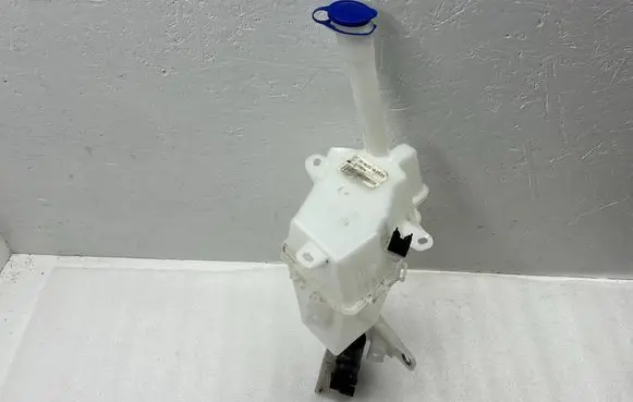 Toyota Yaris Cross Windshield washer fluid reservoir/tank 