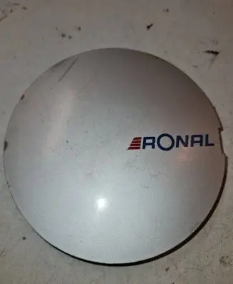 Volkswagen Golf I Non-original wheel cap 0555 71053
