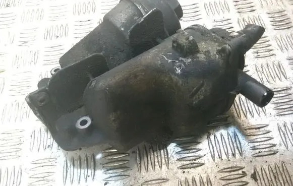 Volvo V70 Oil filter mounting bracket 6740273266