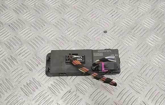 Skoda Superb B8 (3V) Tailgate/trunk control unit/module 5Q0959107L