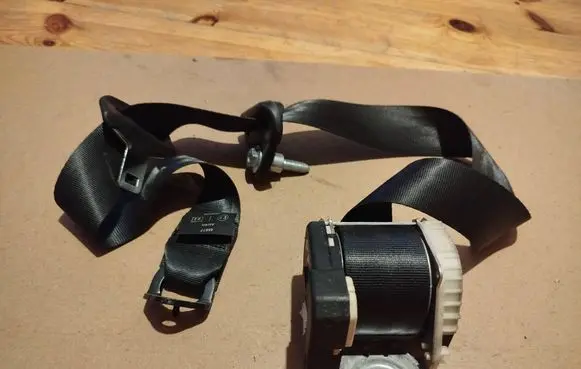 Rear seatbelt