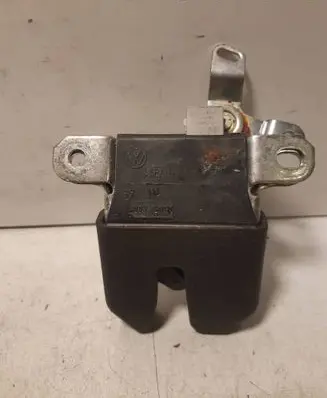 Volkswagen PASSAT B5.5 Tailgate lock latch 827505M