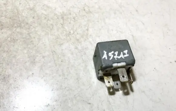 Audi A4 S4 B5 8D Other relay 443951253k 899512000