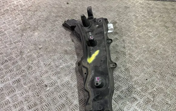Volvo XC90 Fender mounting bracket 31391778